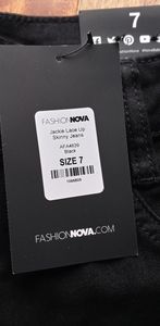 Black women's Fashion Nova jeans NWT Size 7